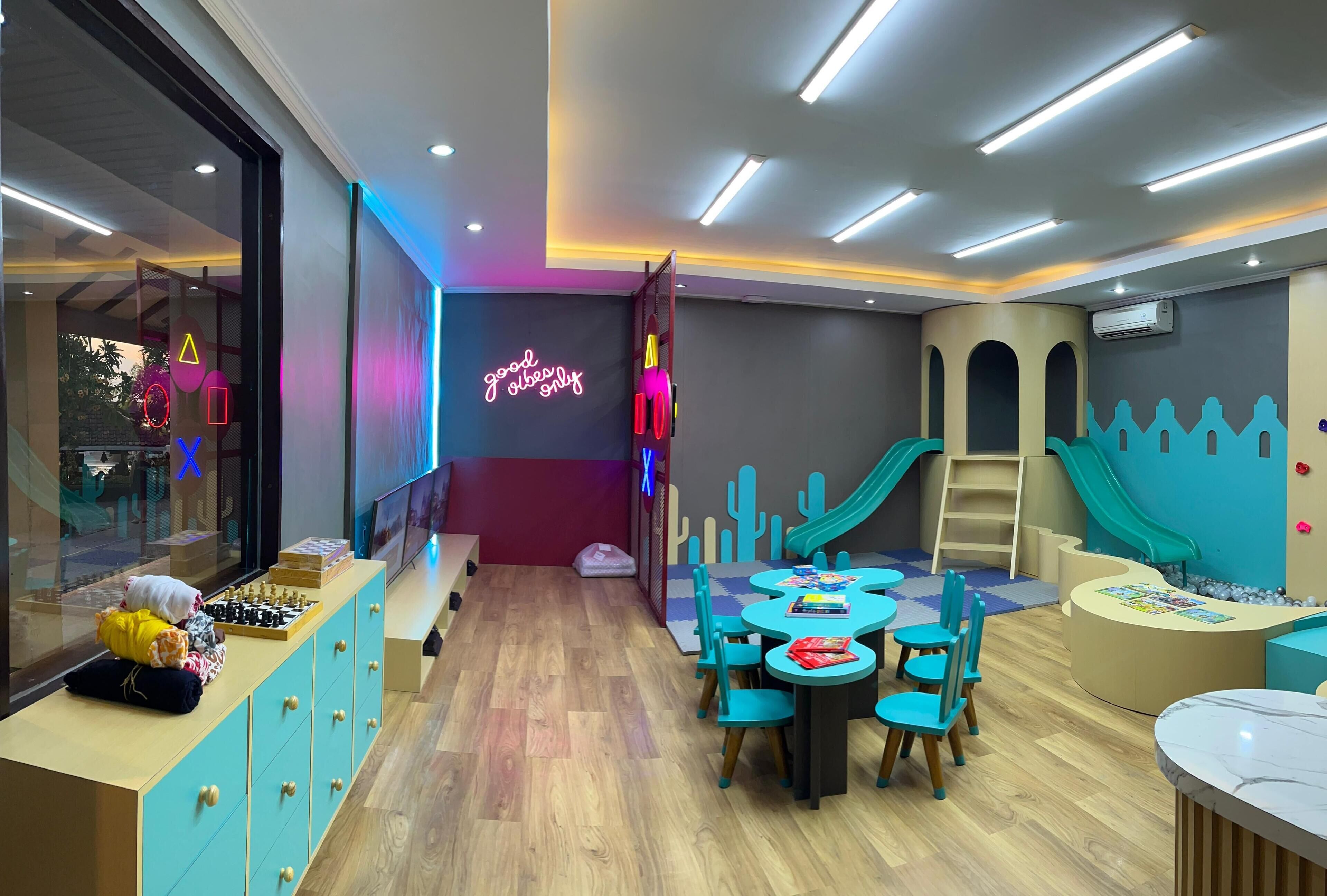 Área de juegos infantiles bajo techo