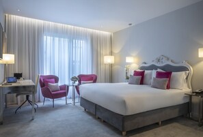 Egyptian cotton sheets, premium bedding, minibar, in-room safe - The Morgan Hotel (Dublin)