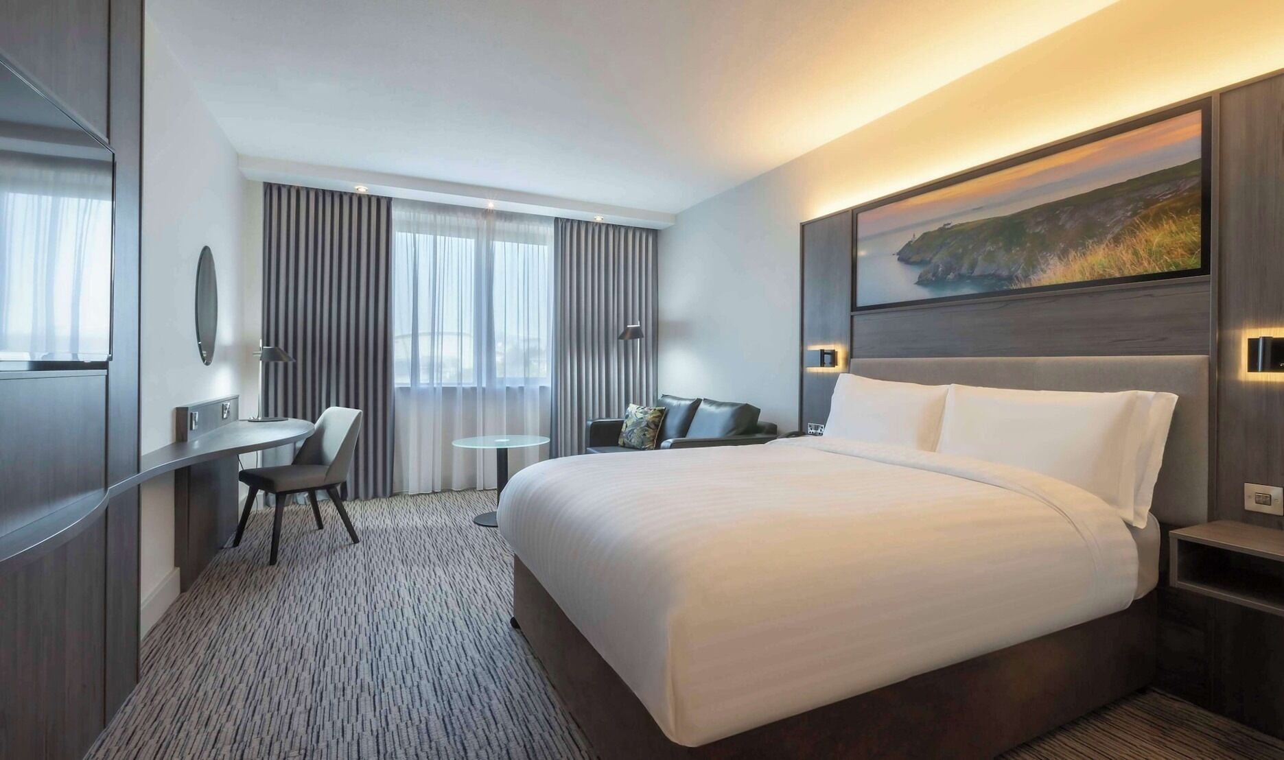 Hypo-allergenic bedding, in-room safe, desk, laptop workspace