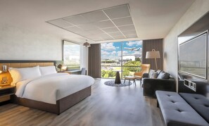 Hypo-allergenic bedding, in-room safe, desk, laptop workspace - Clayton Hotel Dublin Airport Central (Corballis)