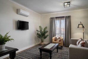Suite, 1 King Bed with Sofa bed, Smoking | Living room | LCD TV