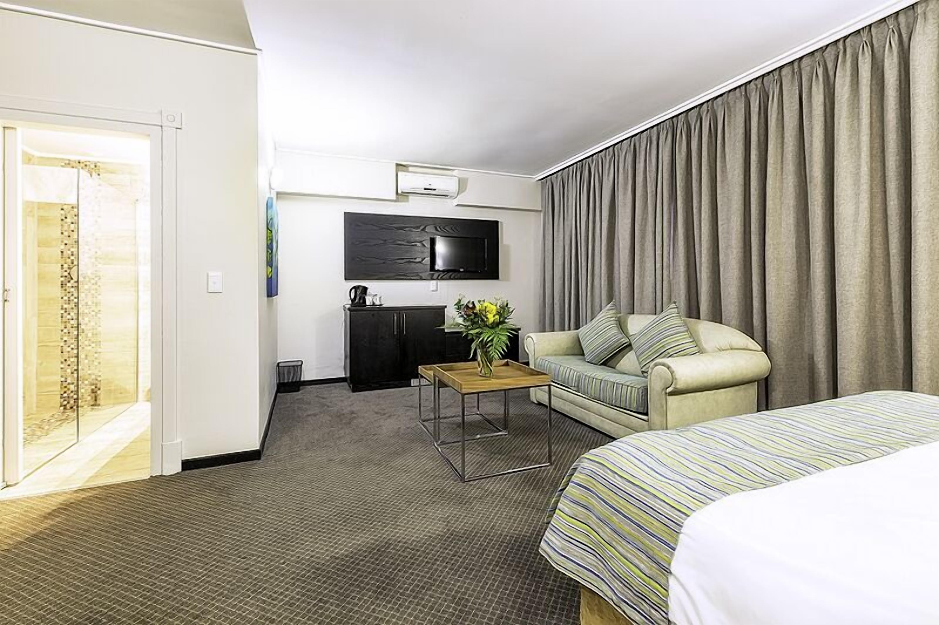 Suite, 1 kingsize bed met slaapbank | Kameruitzicht