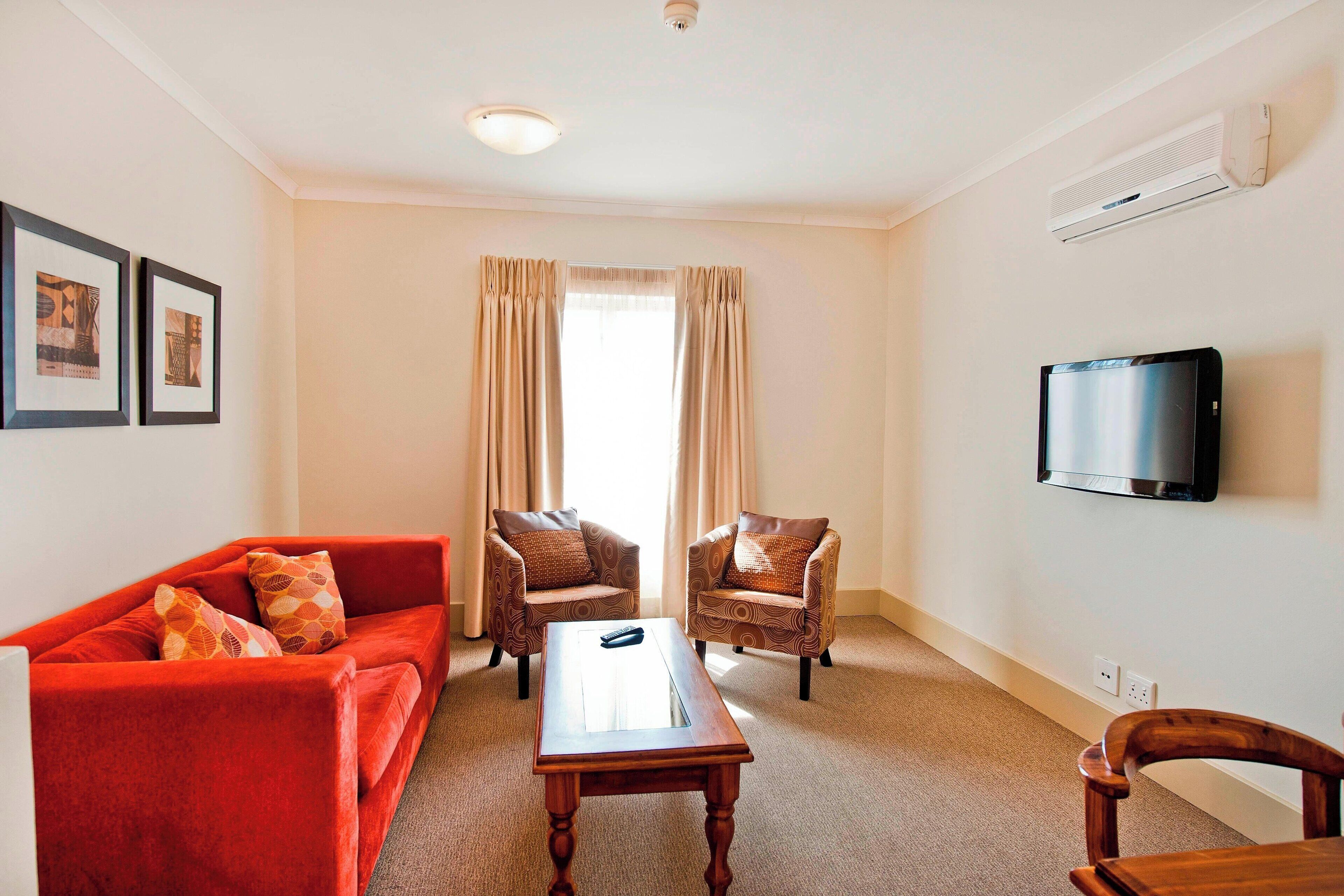 Suite, 1 King-Bett und Schlafsofa | Bettwäsche aus ägyptischer Baumwolle, hochwertige Bettwaren