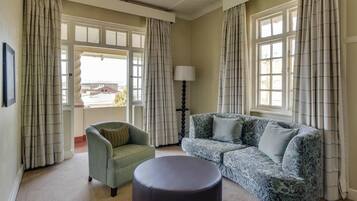 Executive Suite | Living area | Flat-screen TV