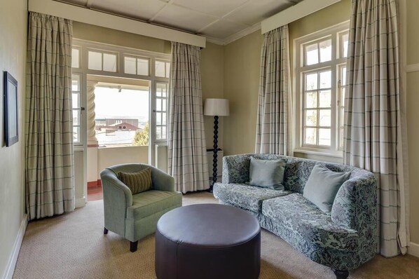 Executive Suite | Living area | Flat-screen TV