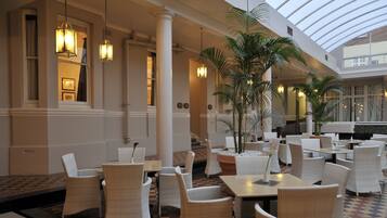 Daily buffet breakfast (ZAR 165 per person)