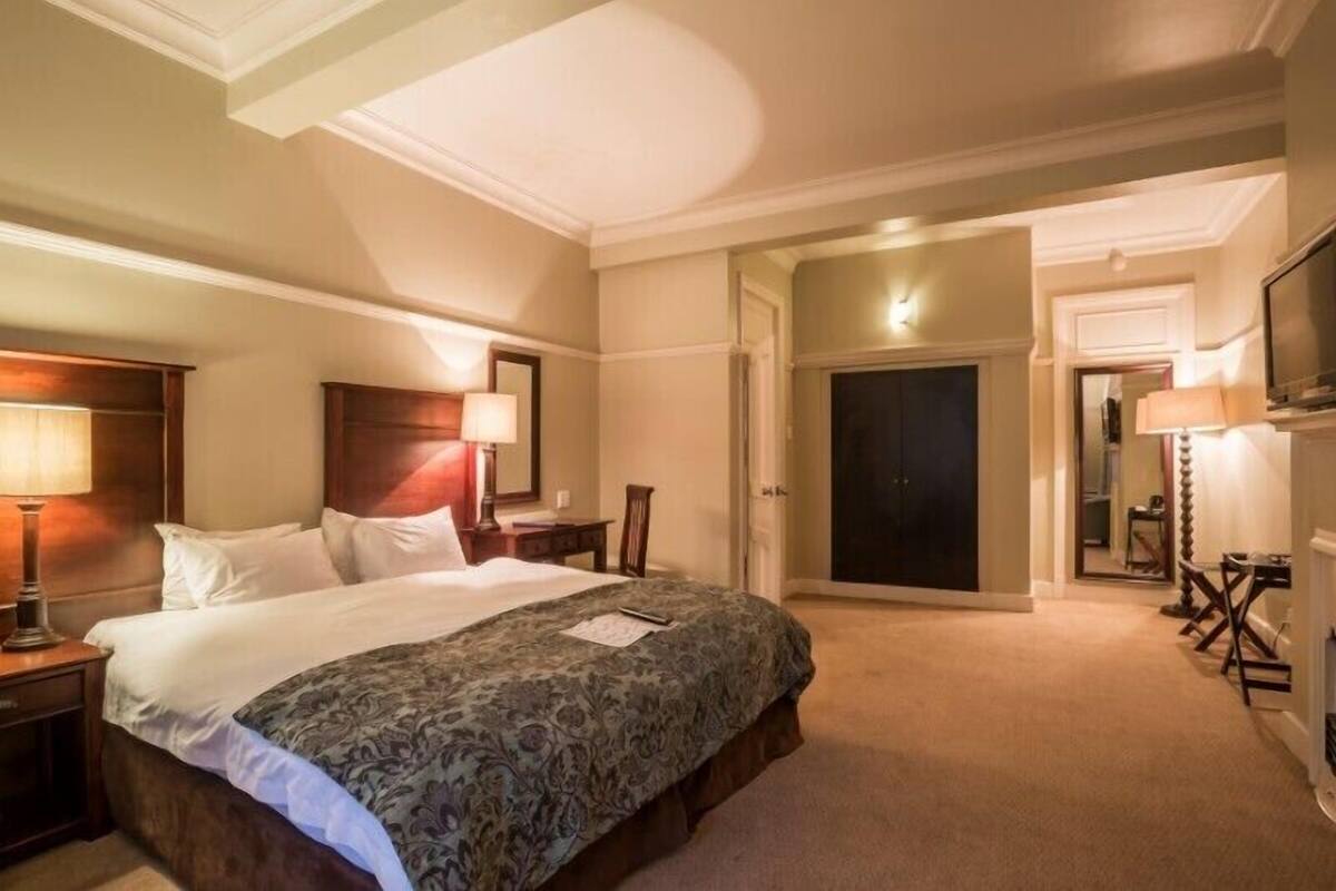 In-room safe, desk, iron/ironing board, free WiFi