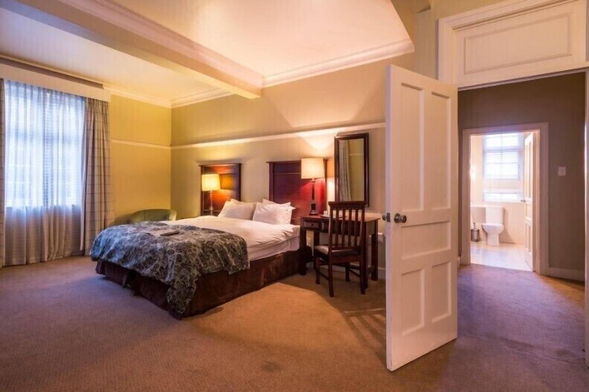 In-room safe, desk, iron/ironing board, free WiFi