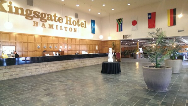 Lobby lounge - Distinction Hamilton Hotel & Conference Centre (Hamilton)