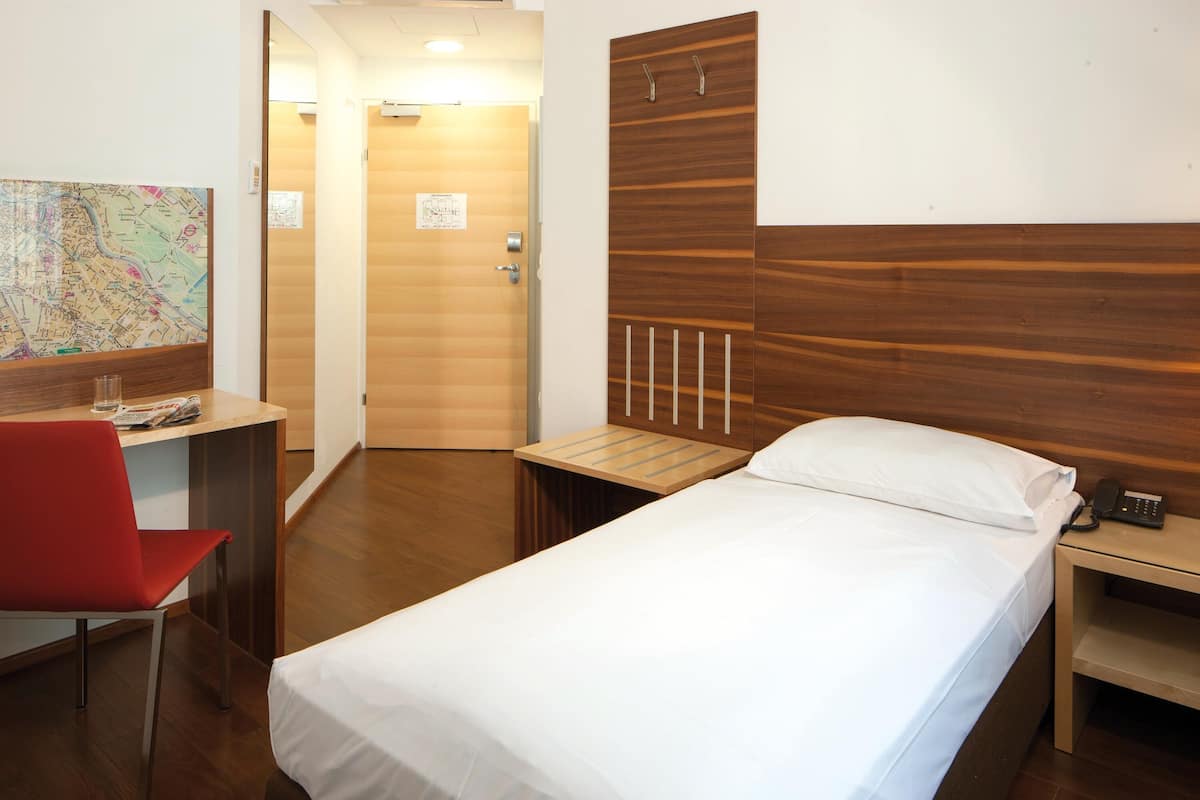 Classic Single Room | 1 bedroom, minibar, in-room safe, desk