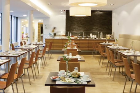 Colazione a buffet, servita tutte le mattine (20 EUR a persona)
