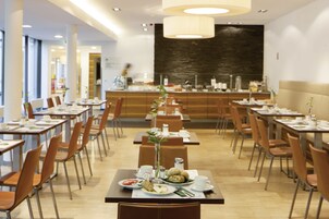 Colazione a buffet, servita tutte le mattine (20 EUR a persona) 