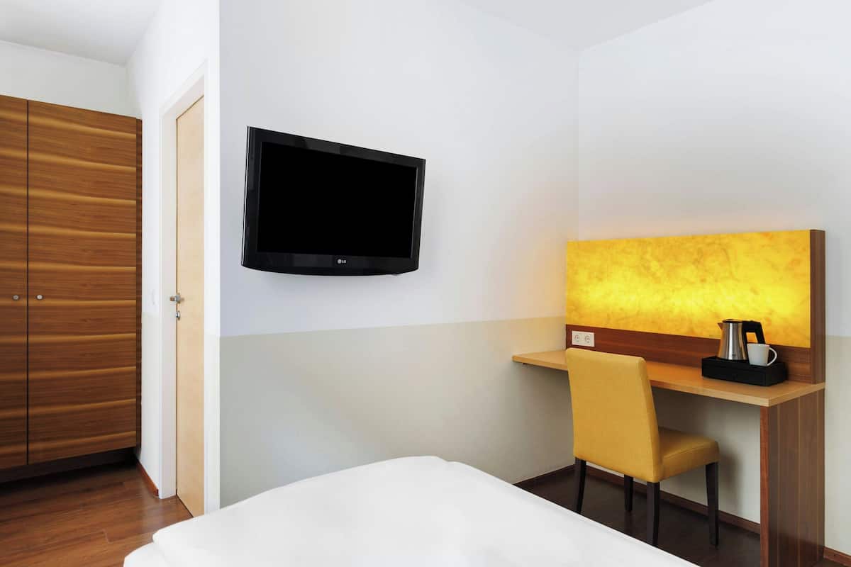 Kamar, 1 Tempat Tidur Twin, Bebas Asap Rokok, pemandangan kota | 1 kamar tidur, minibar, brankas, dan meja kerja