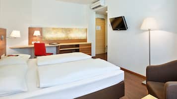 1 chambre, minibar, coffres-forts dans les chambres, bureau