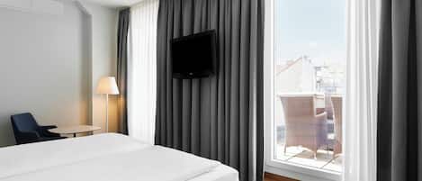 Quarto família, várias camas, vista para o pátio | Frigobar, cofres nos quartos, escrivaninha, Wi-Fi de cortesia