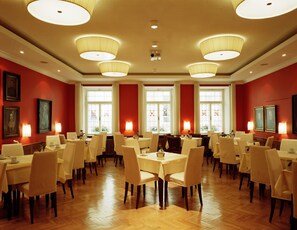 Free daily buffet breakfast - Hotel Elefant (Salzburg)