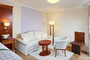 Executive Double Room, 1 King Bed | Hypo-allergenic bedding, minibar, in-room safe, individually furnished