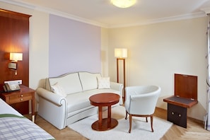 Executive Double Room, 1 King Bed | Hypo-allergenic bedding, minibar, in-room safe, individually furnished