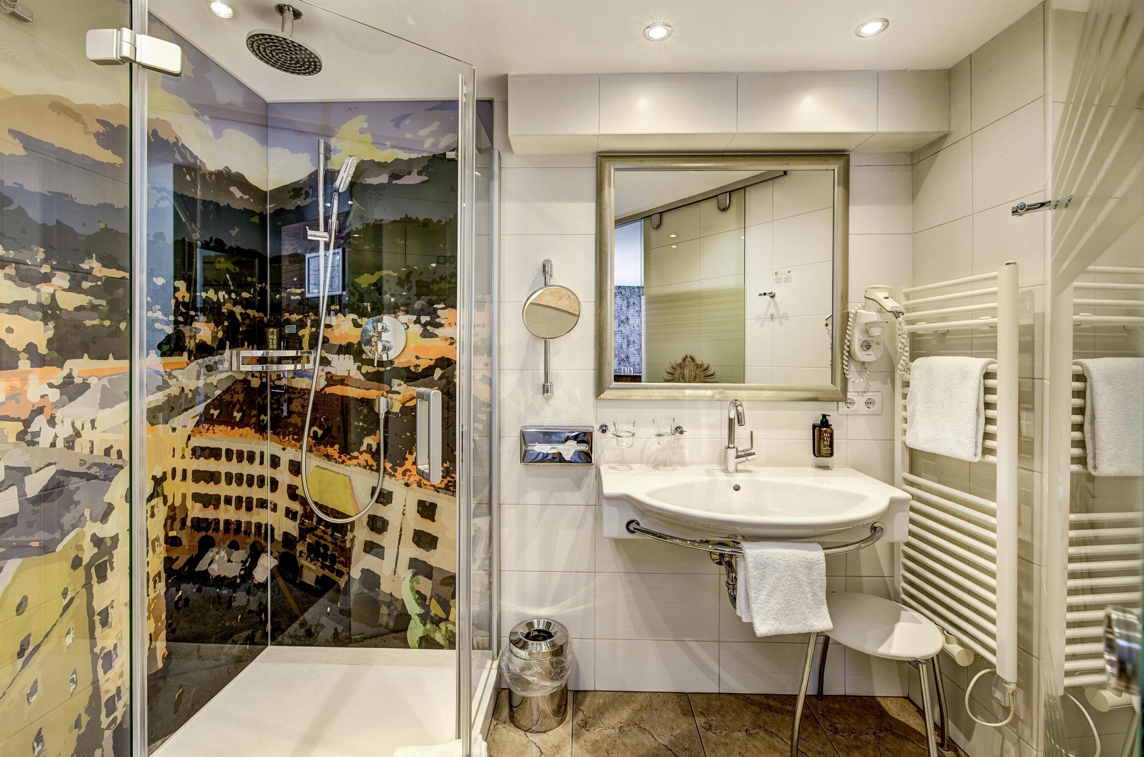 Hypo-allergenic bedding, in-room safe, desk, laptop workspace