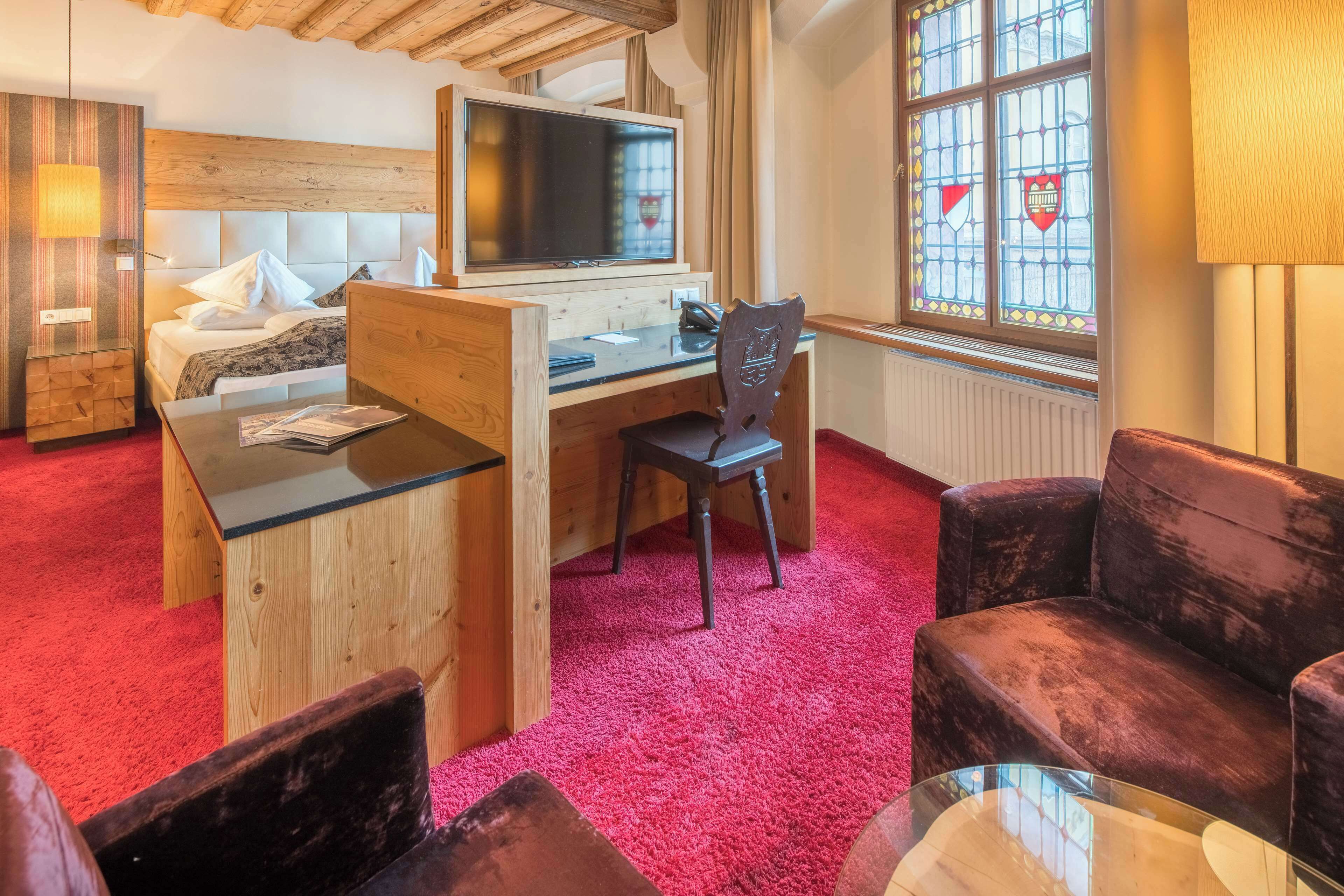 in-room safe, desk, laptop workspace, blackout curtains