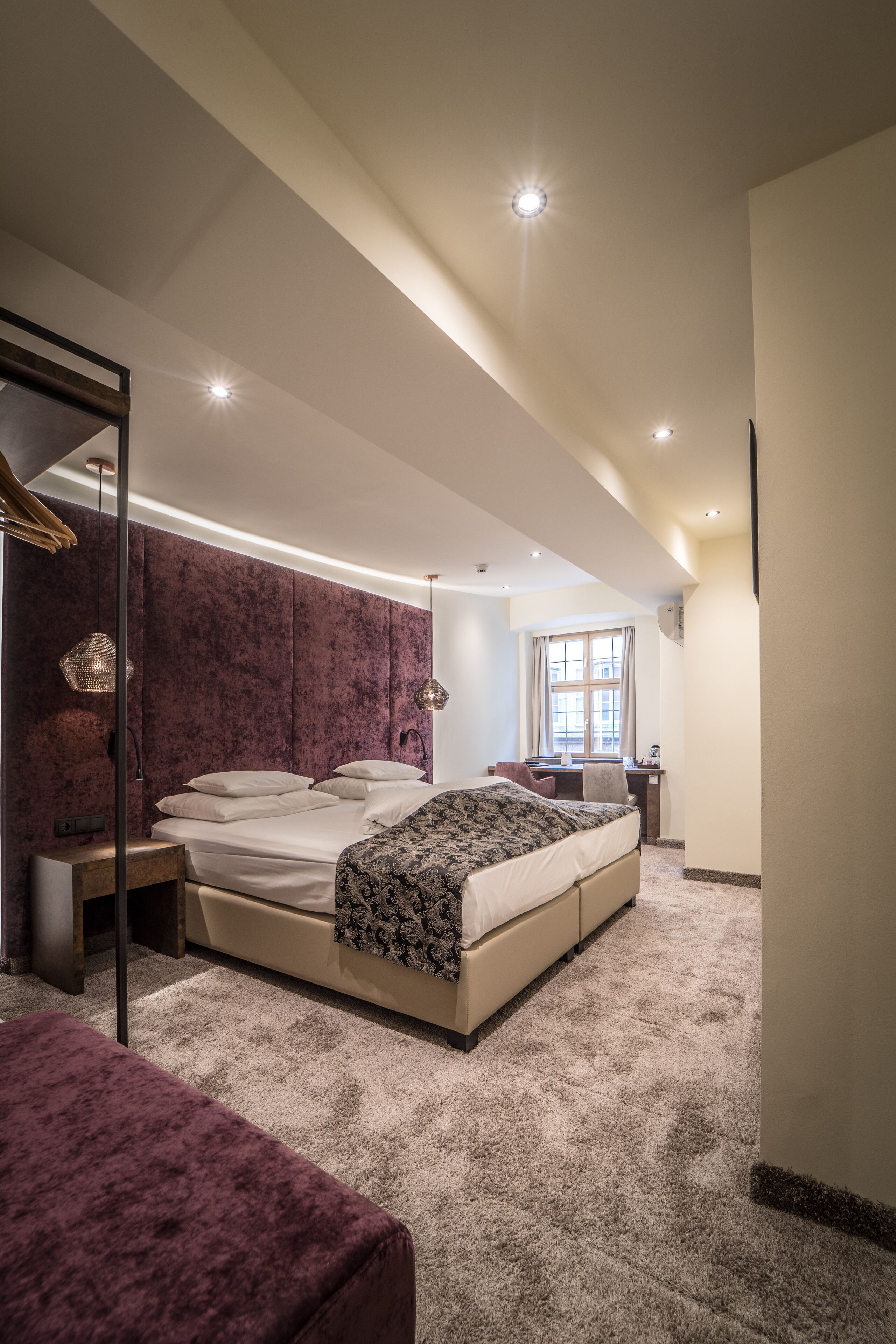 traditional room, 1 double bed | in-room safe, desk, laptop workspace, blackout curtains