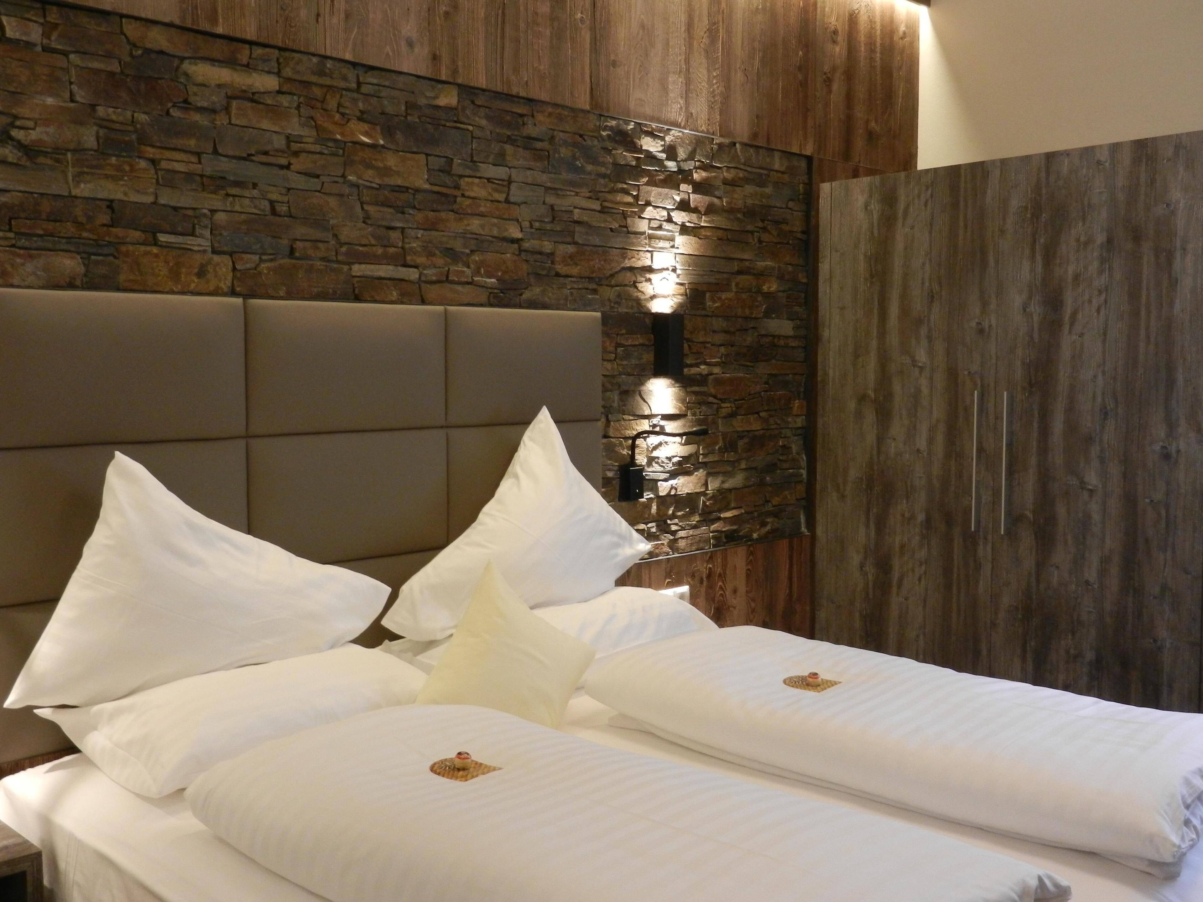 Traditional-Zimmer, 1 Doppelbett | Allergikerbettwaren, Zimmersafe, Schreibtisch