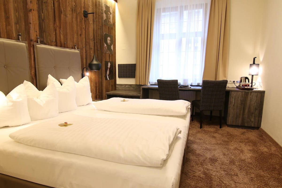 Traditional Room, 1 Double Bed | Hypo-allergenic bedding, in-room safe, desk, laptop workspace