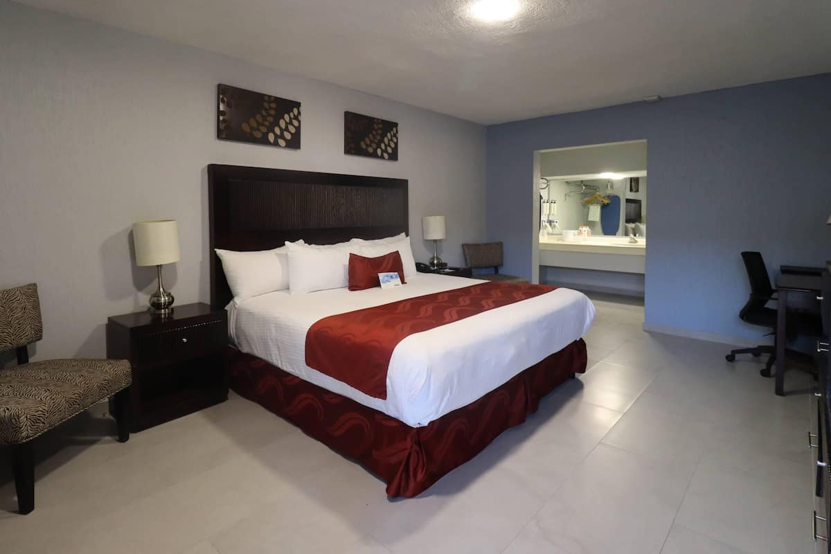 King Suite | Minibar, desk, blackout drapes, iron/ironing board