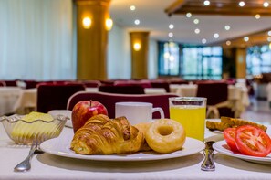 Daily buffet breakfast (EUR 10 per person) - Hotel Panorama & Spa (Escaldes-Engordany)
