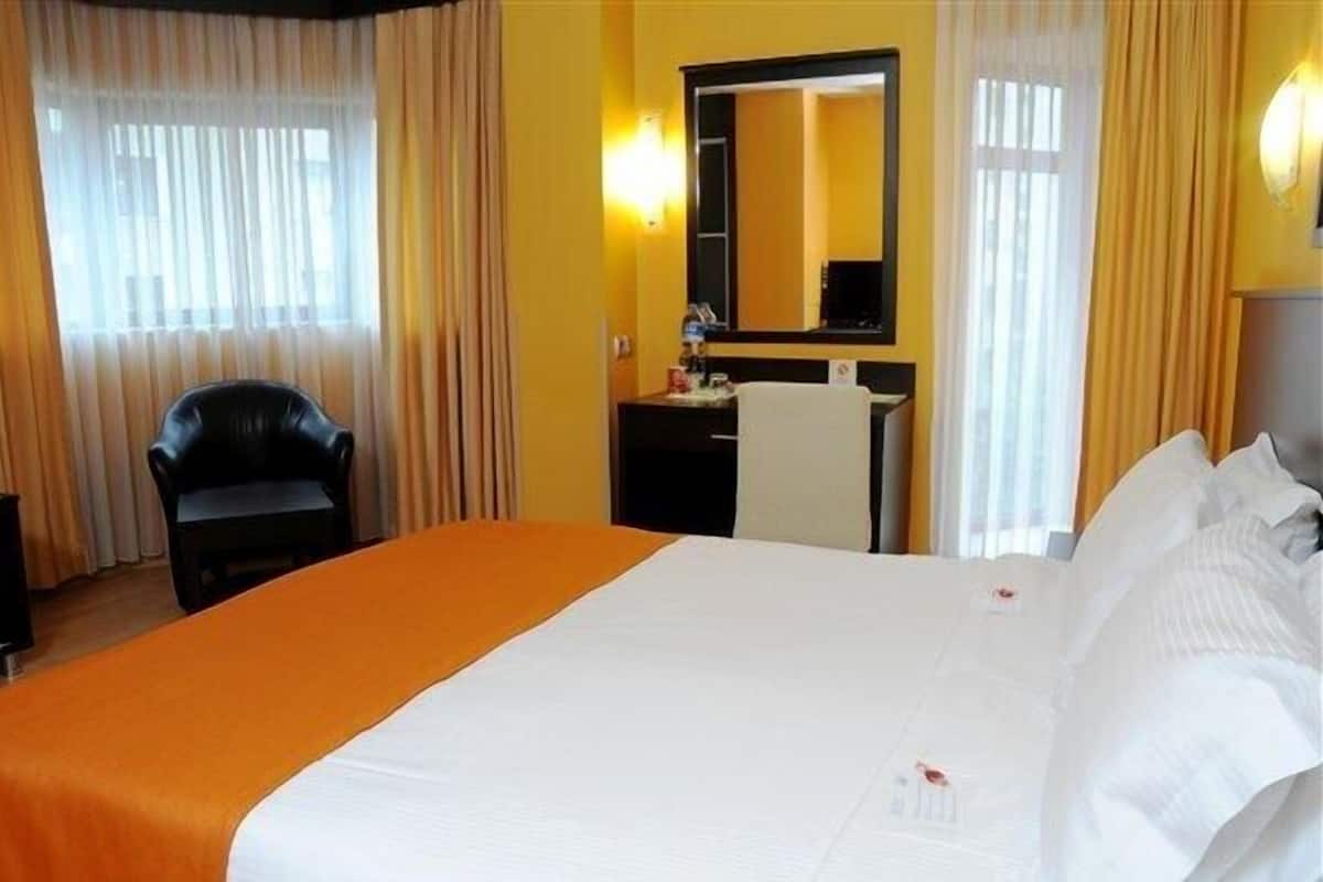 Minibar, in-room safe, desk, iron/ironing board (on request)
