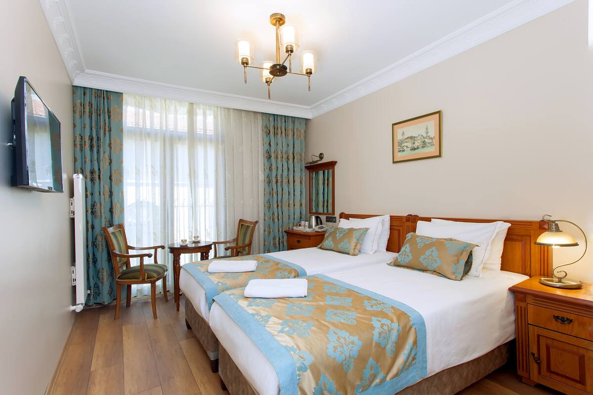 Standard Twin Room, 2 Twin Beds, Non Smoking, Private Bathroom | Premium bedding, minibar, in-room safe, desk