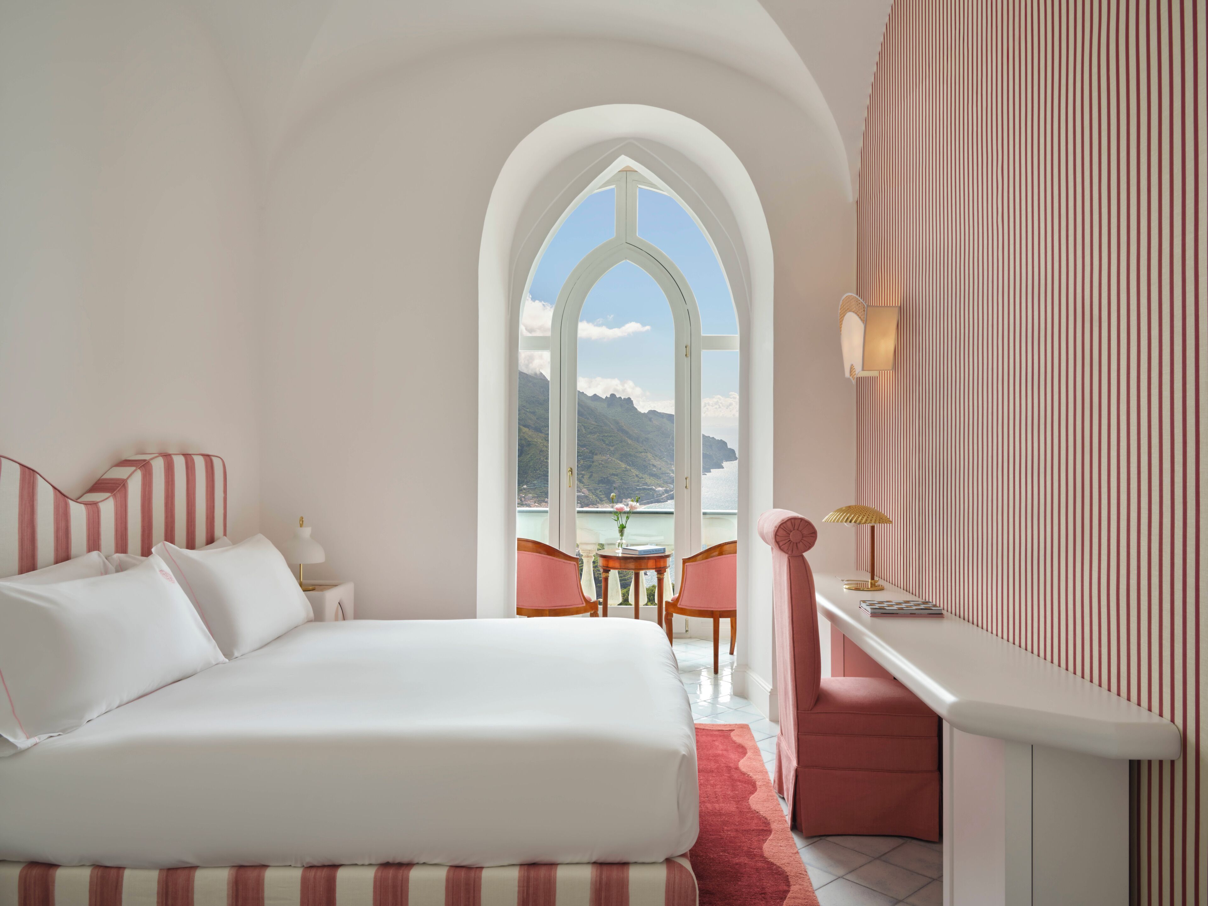 Deluxe Room, Sea View | 1 bedroom, minibar, in-room safe, blackout drapes