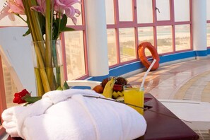 Indoor pool - Happy Days Hotel (Manama)