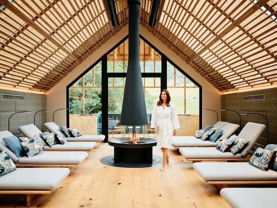 Sauna, steam room, facials, reflexology, 2 treatment rooms