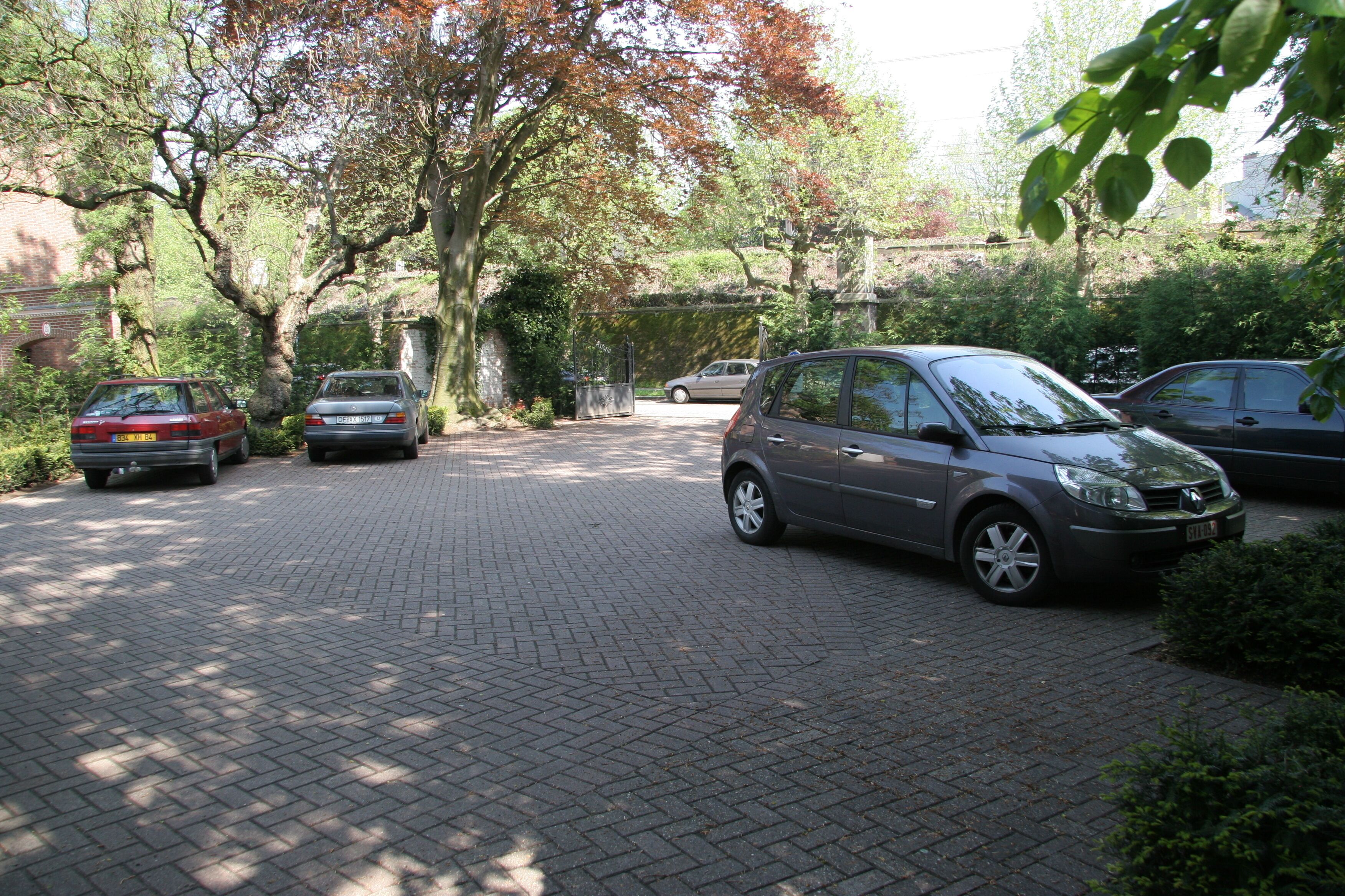 self-parking (surcharge) 12 per day