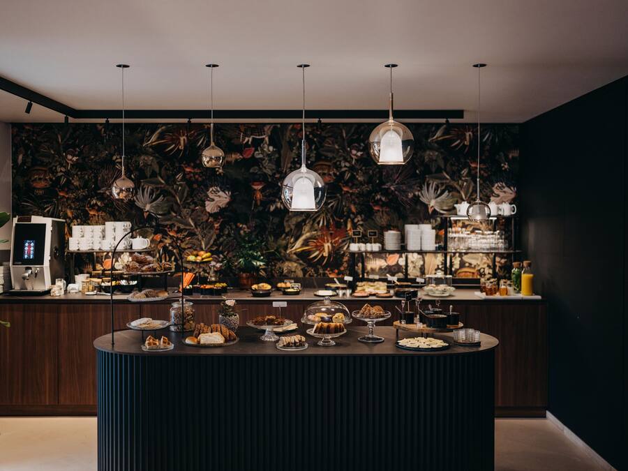 Petit déjeuner buffet (20 EUR par personne)