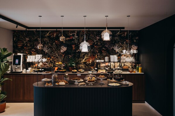 Desayuno buffet todos los días (EUR 18 por persona)