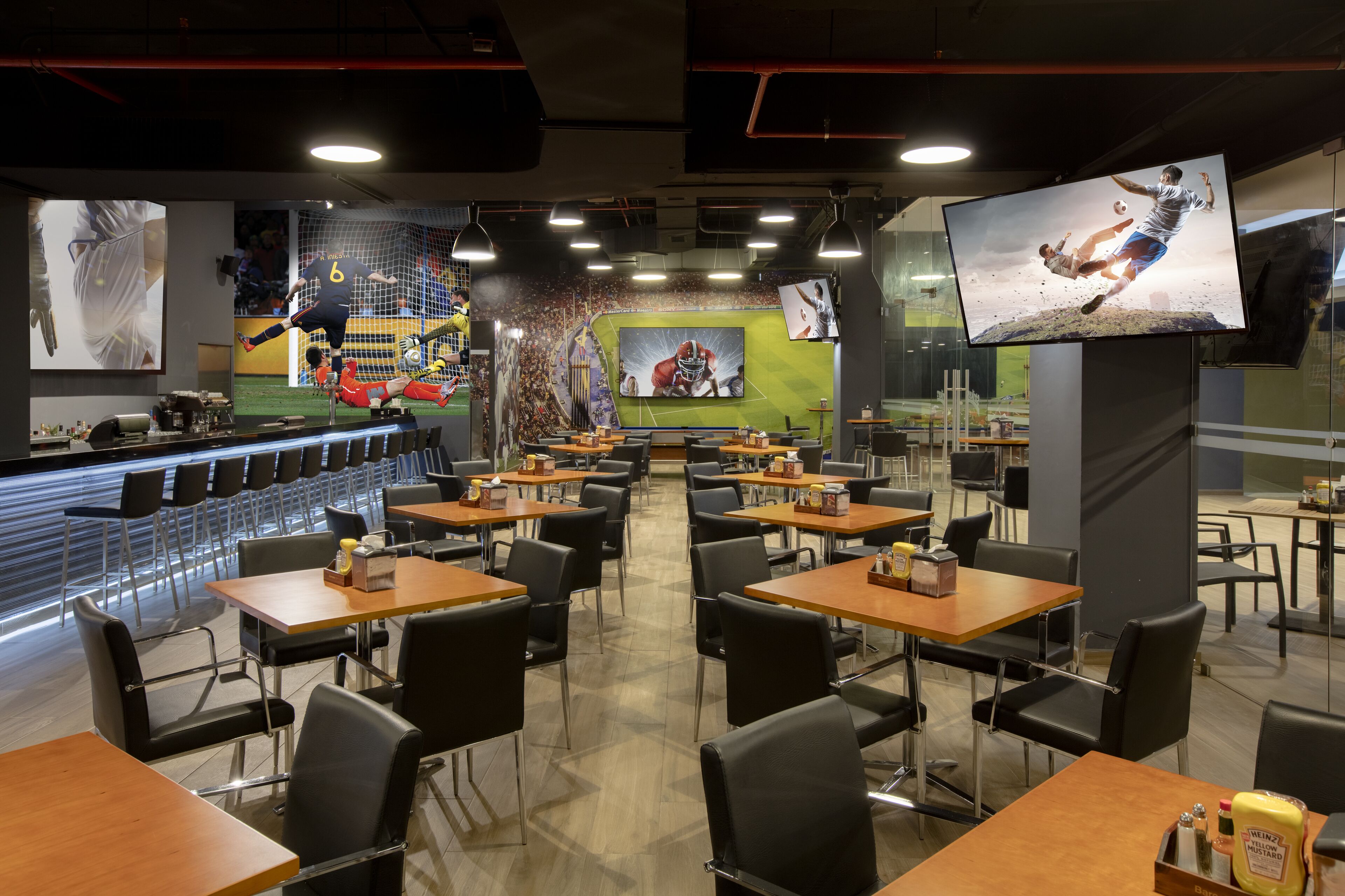 2 bars/lounges