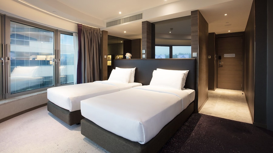 Royal Plaza Hotel