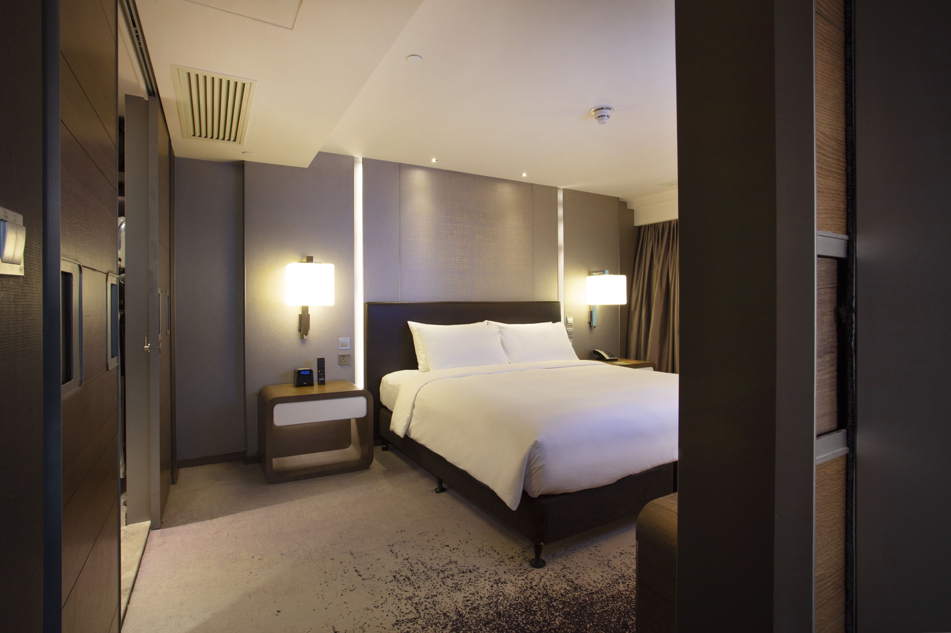 plaza premier family plus | in-room safe, blackout curtains, free wifi, bed sheets