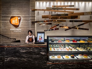 Snack bar - Royal Plaza Hotel (Kowloon)