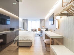 Swiss advantage room with king-size bed (200 cm ) and a sofa bed | Minibar, in-room safe, desk, rollaway beds