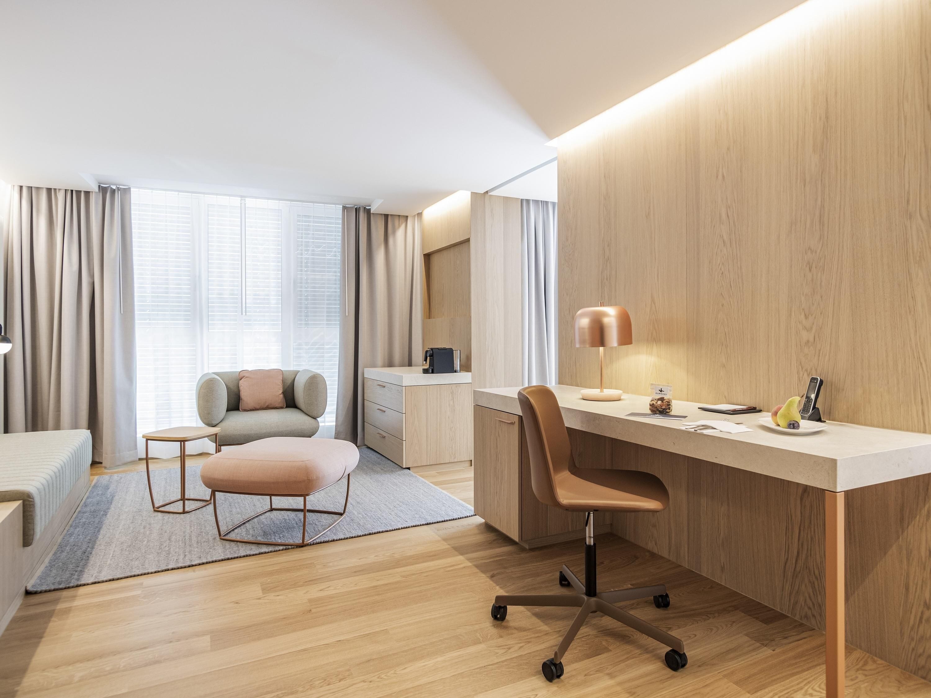 Suite, 1 King-Bett, Balkon | Minibar, Zimmersafe, Schreibtisch, Zustellbetten