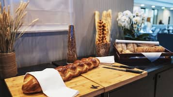 Desayuno buffet diario (CHF 32 por persona)