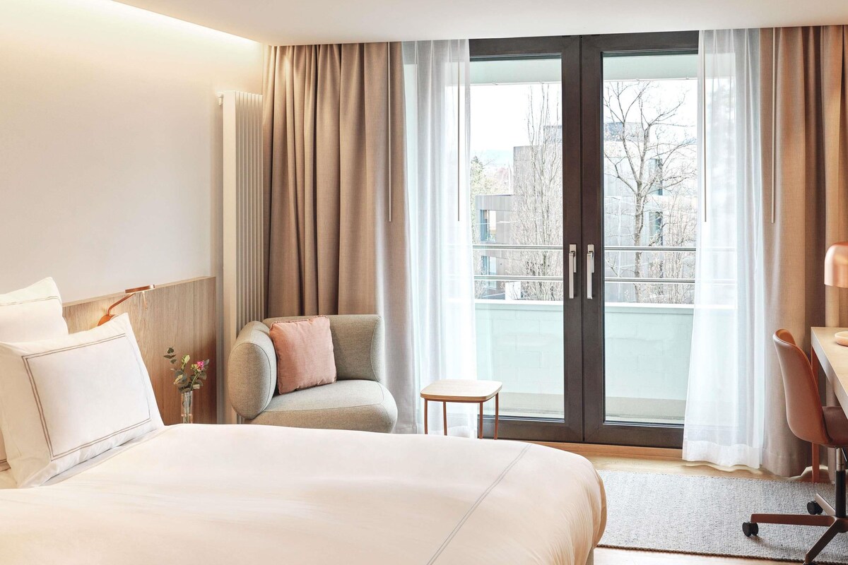 Premier Room, 1 Double Bed (Small Balcony) | Minibar, in-room safe, desk, WiFi (free)