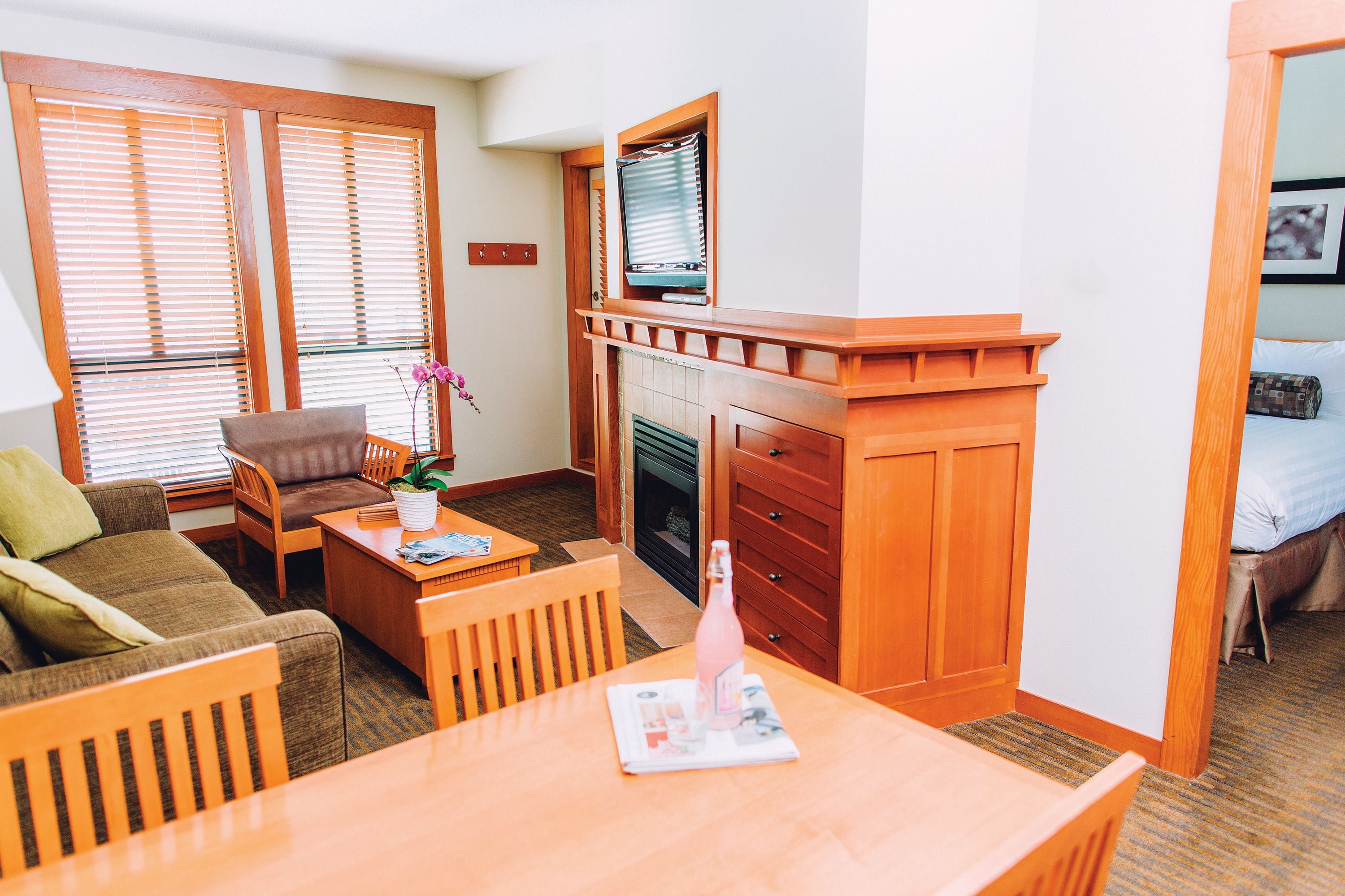 lcd tv, fireplace, ipod dock, pay films