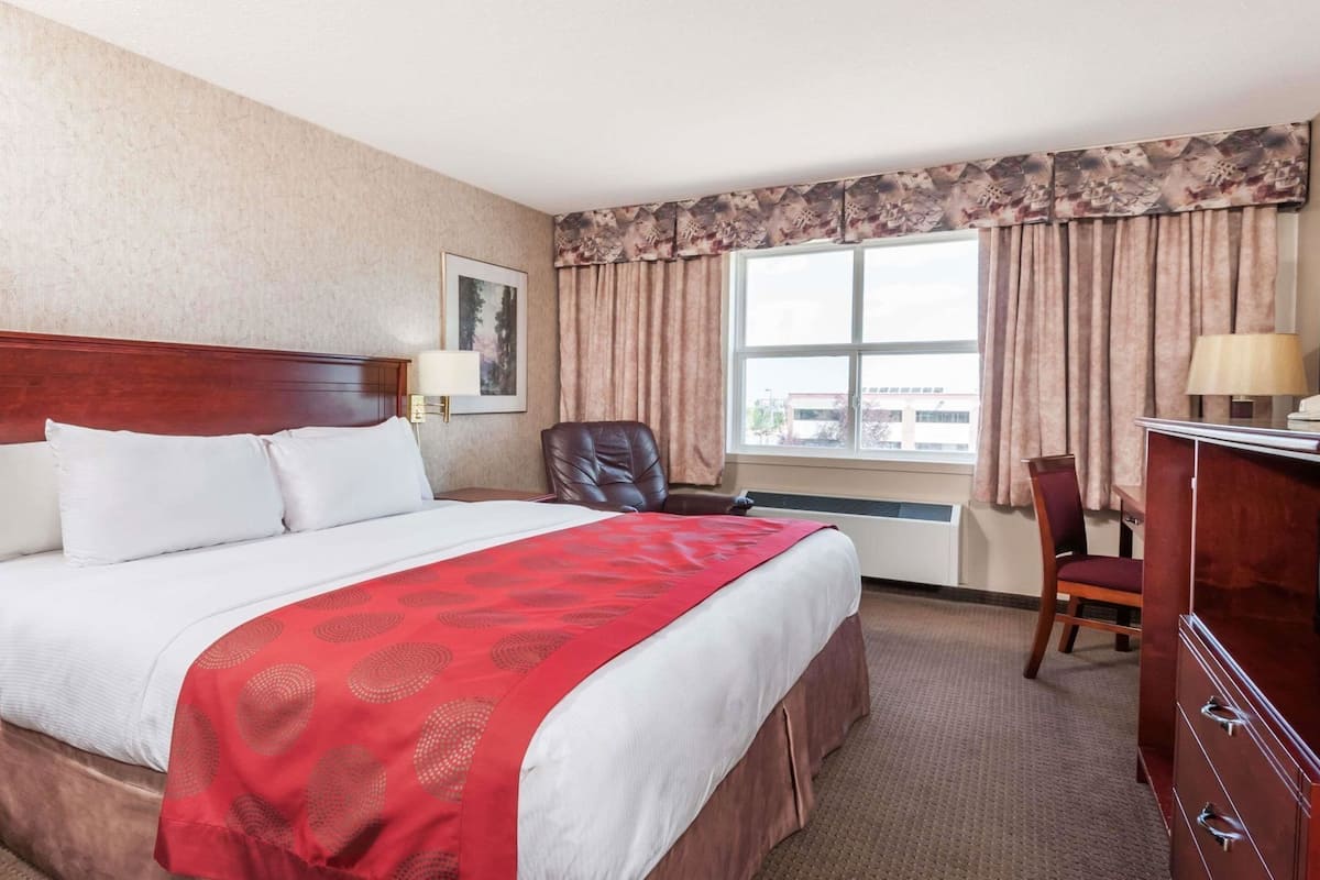 In-room safe, desk, laptop workspace, blackout drapes
