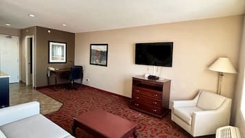 Business Studio Suite, 1 King Bed, Non Smoking | Living area | 40-inch TV with cable channels