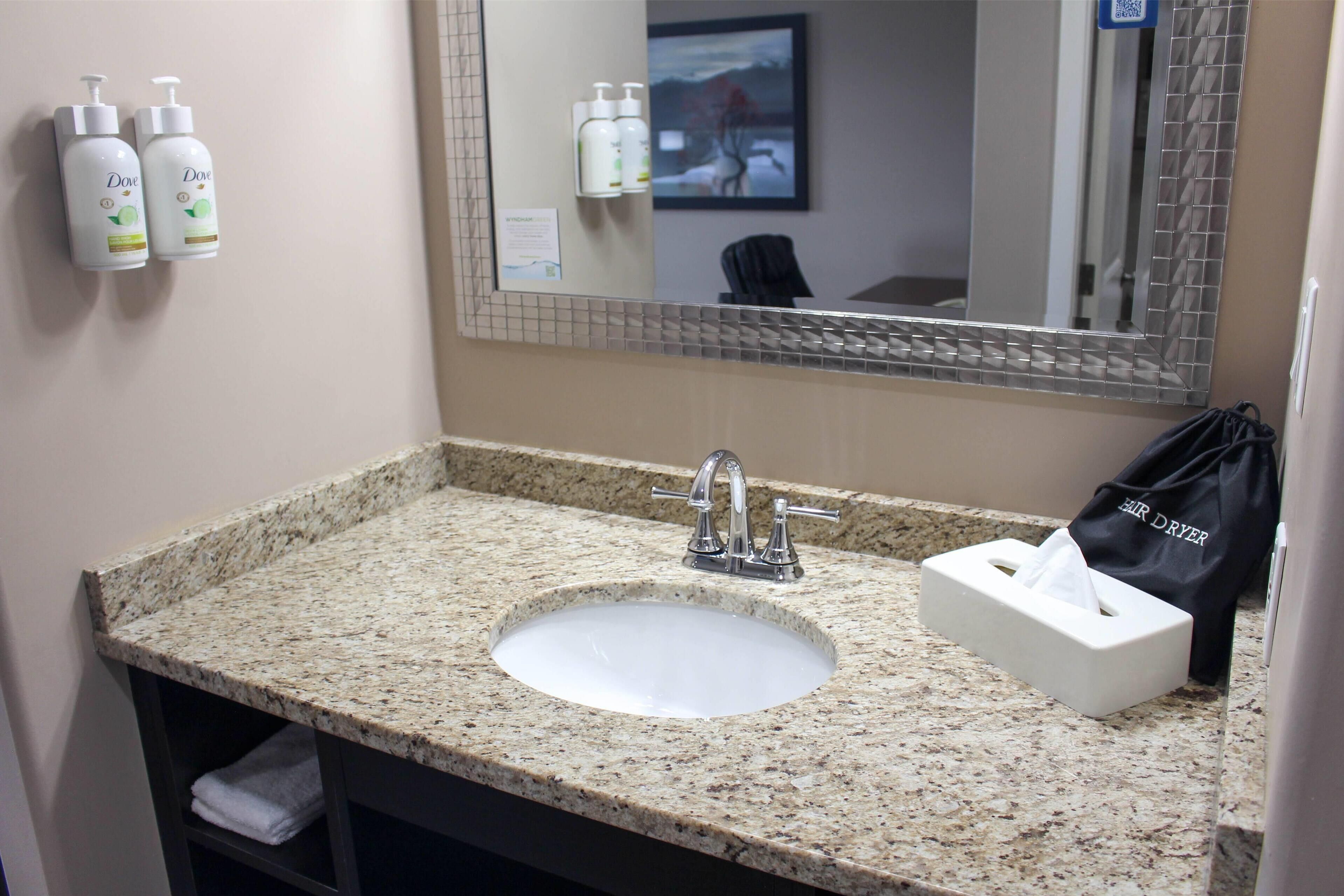 Business Studio Suite, 1 King Bed, Non Smoking | Bathroom | Free toiletries, hair dryer, towels