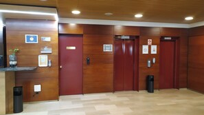 Flat-screen TV - Sercotel Delfos Andorra (Escaldes-Engordany)